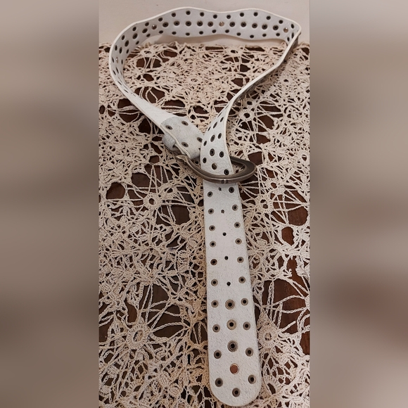 Steve Madden White Wash Leather Belt with Silver Tone Studs - Picture 4 of 7